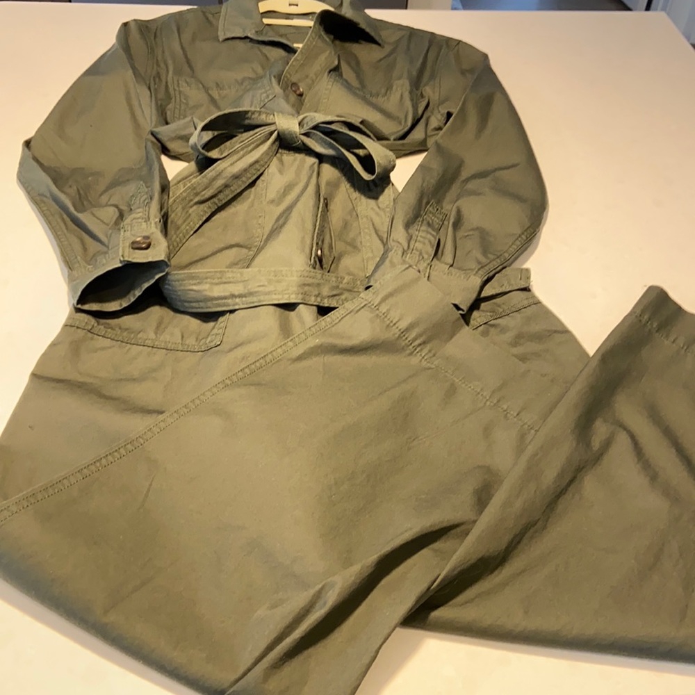 Gap jumpsuit size 12